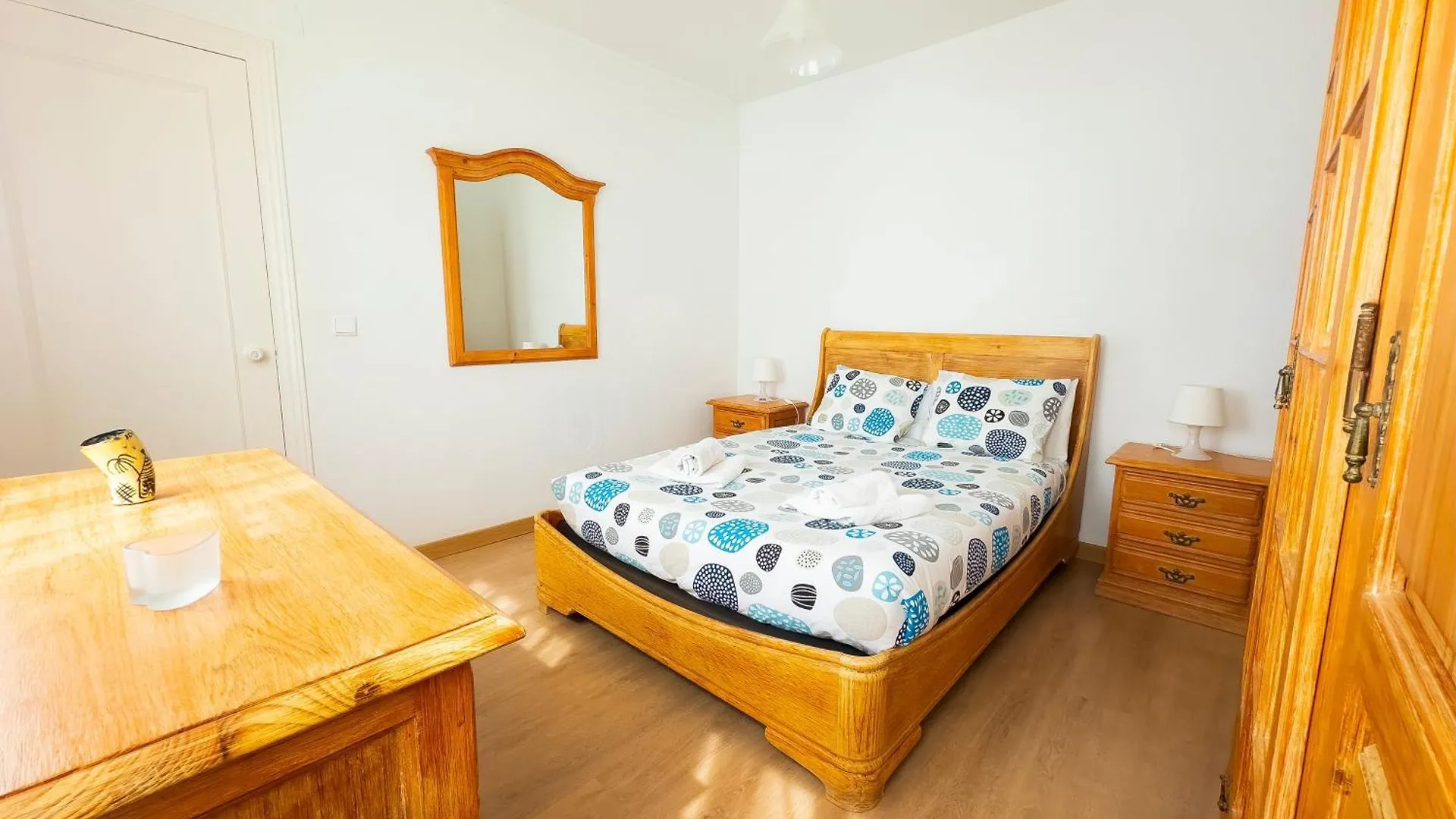 펜션 Magnifico Duplex Nueva Andalucia, 3 Habitaciones Y Vistas A La Playa 산루카데바라메다
