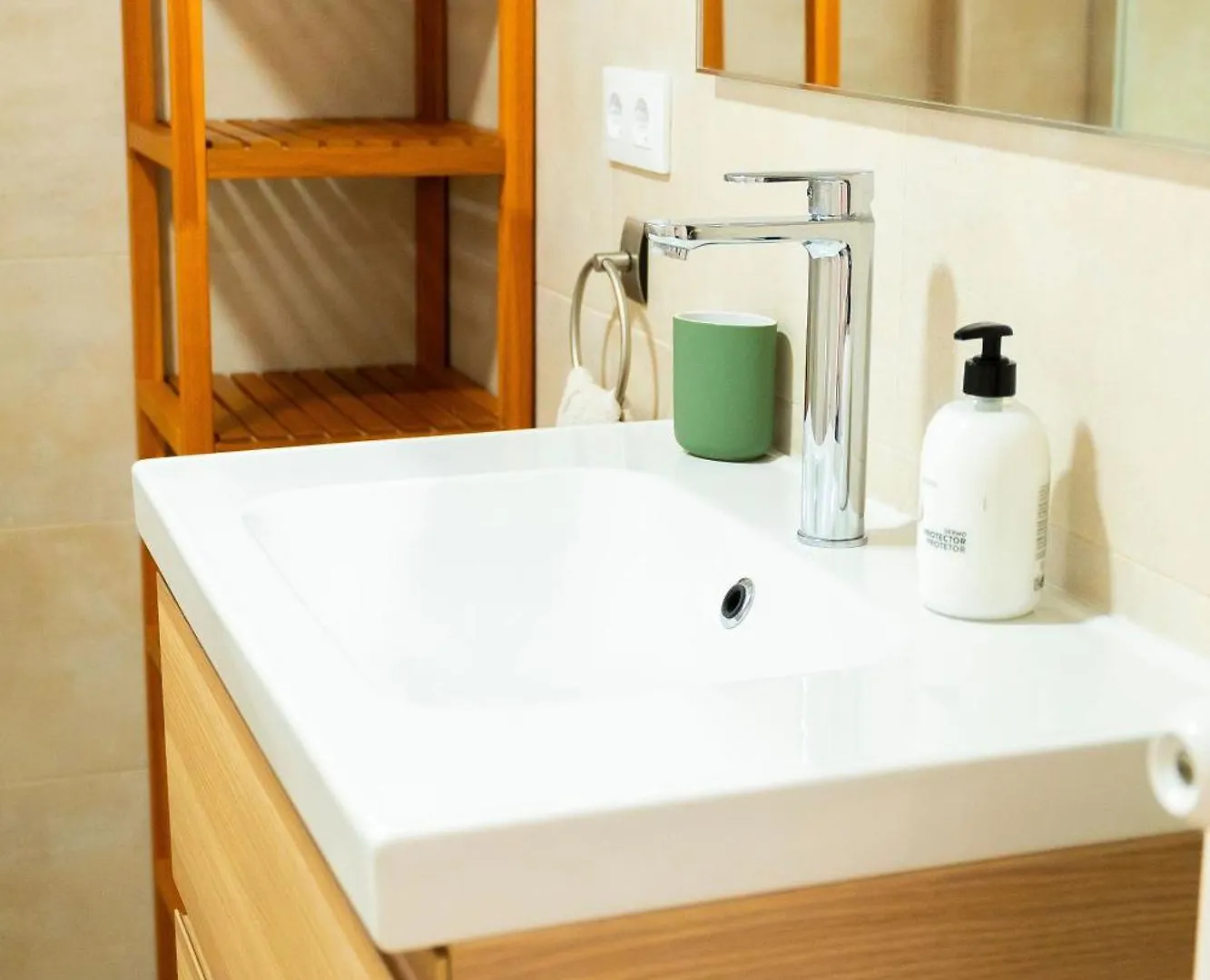 펜션 Magnifico Duplex Nueva Andalucia, 3 Habitaciones Y Vistas A La Playa 산루카데바라메다 스페인